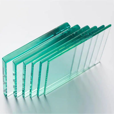 กระจกอาคารอุตสาหกรรม สีน้ําเงินอ่อน Ultra Clear Float Glass Plate 2mm - 19mm Frosted Float Glass Sheet ความผ่านแสงสูง
