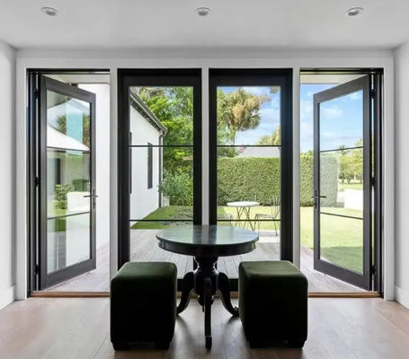 ประตูบานสวิงกระจกฉนวนกันความร้อนสีดำแบบกำหนดเอง พร้อมอลูมิเนียมอัลลอยด์เคลือบสีฝุ่น